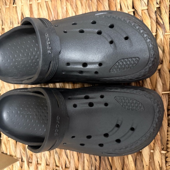 Men’s Off Grid Crocs Size 11 - Picture 3 of 4